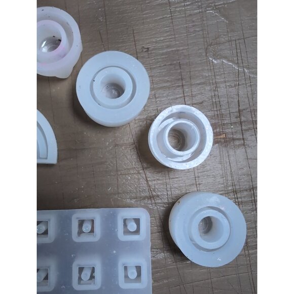 Lot of 22 Silicone Resin or Cake Decoration Moulds/Molds - Picture 4 of 13